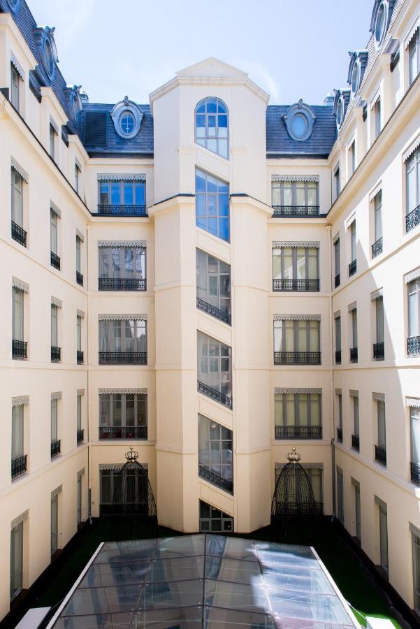 Boscolo Lyon Hotel & Spa Exterior photo The courtyard of the hotel