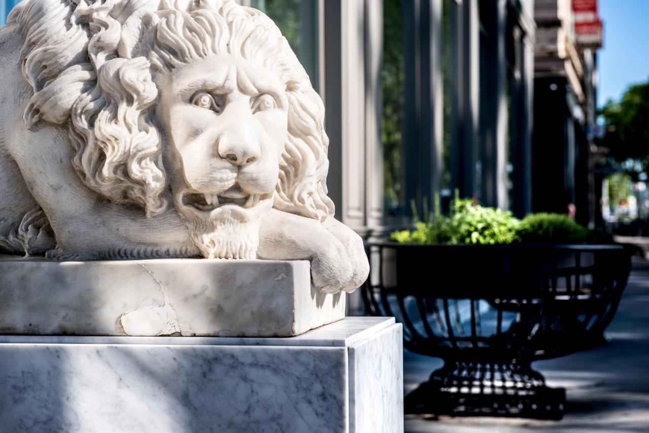 Boscolo Lyon Hotel & Spa Exterior photo Lion sculpture at the entrance of the museum